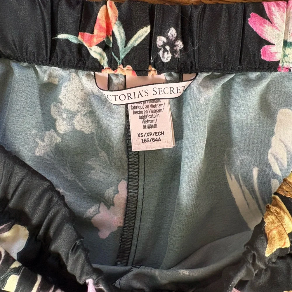 Victoria’s Secret Silky Floral Print Lounge Pajama Pants Size XS